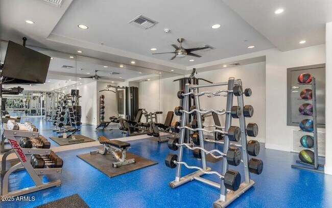 Building Photo - 945 E Playa Del Norte Dr