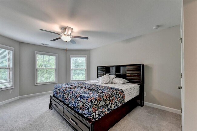Building Photo - 6035 Ashborough Park