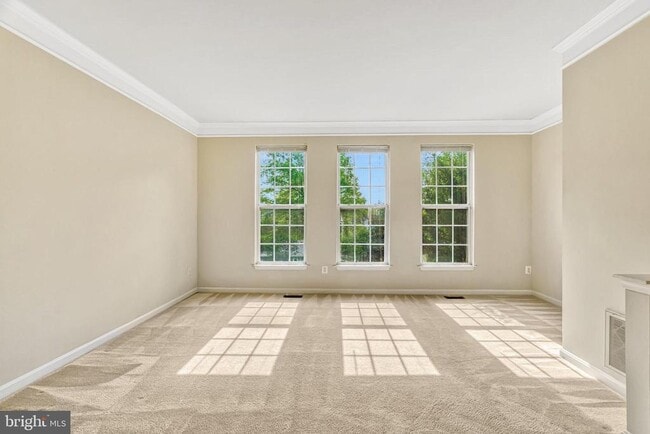 Building Photo - 13051 Park Crescent Cir