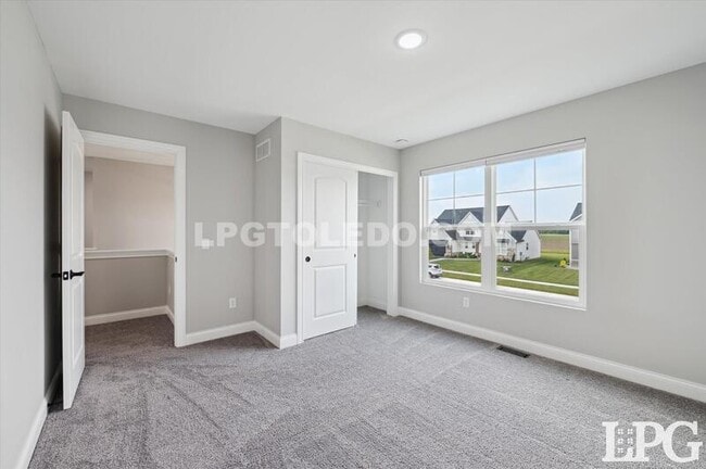 Building Photo - 1038 Stoneleigh Rd