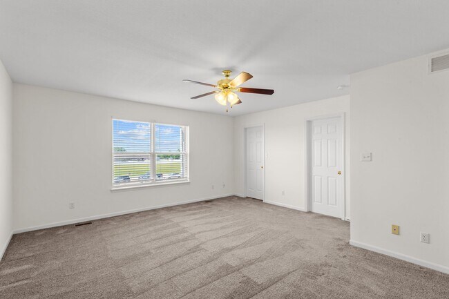 Building Photo - 2405-2407-2407 Northampton Dr