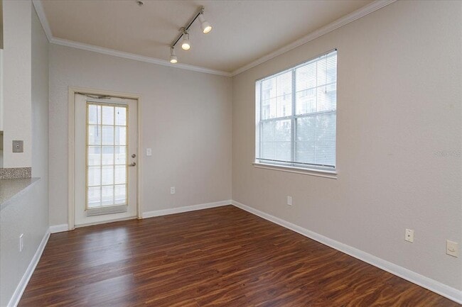 Building Photo - 860 N Orange Ave