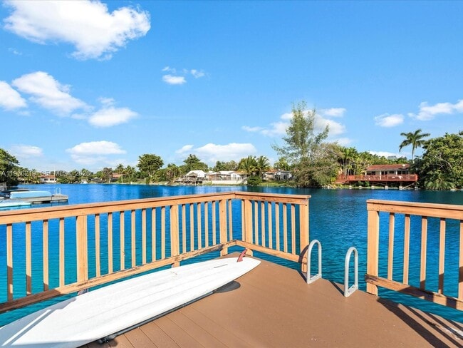 Building Photo - 21151 NE 22nd Ct