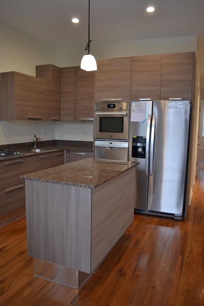 Building Photo - 4030 W Kamerling Ave