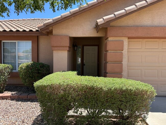 Building Photo - 2213 S Tucana Ln