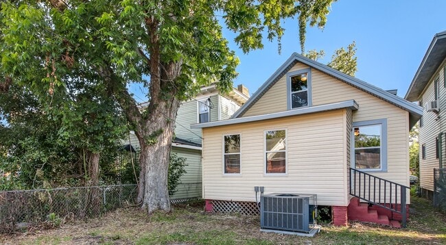 Building Photo - 513 E 36th St