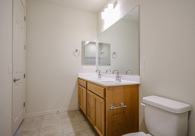 Building Photo - 4 Bedroom + Den in Foothills at Northpointe