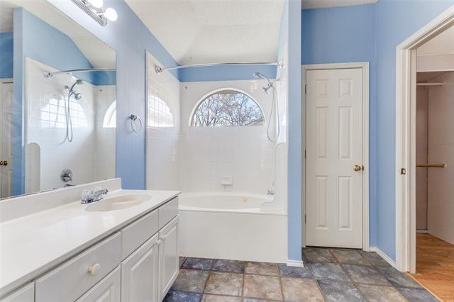 Building Photo - 5020 Glenscape Trail