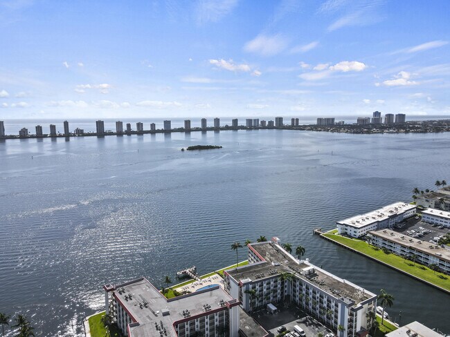 Building Photo - 100 Paradise Harbour Blvd