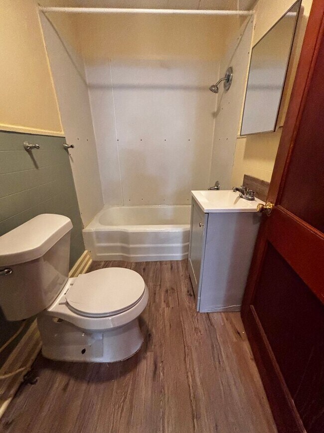 Building Photo - COMING SOON! Beautiful Two Bedroom in Upper Lafayette