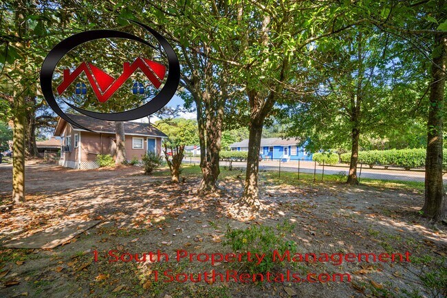 Building Photo - 660 Summerville St