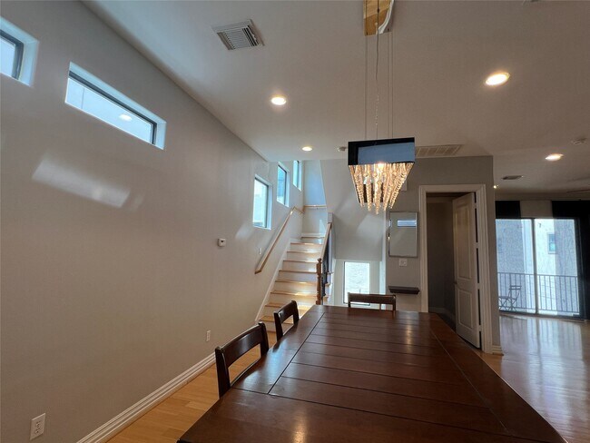 Building Photo - 2314 Camden Dr
