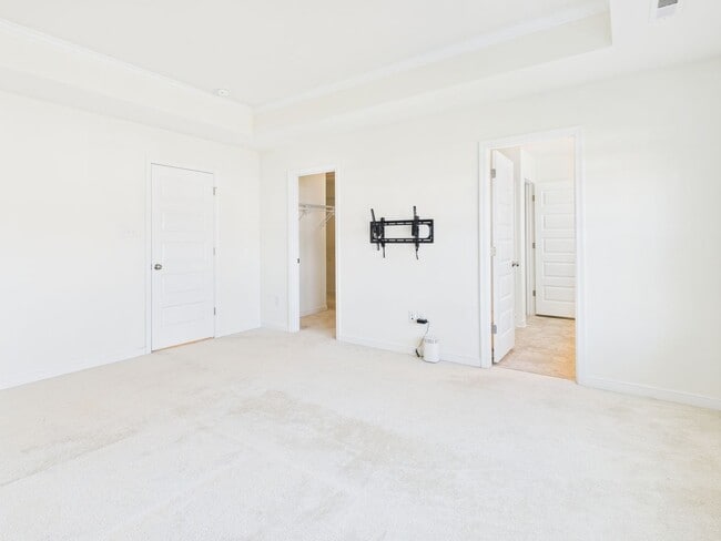 Building Photo - 6600 Wy Pt Dr