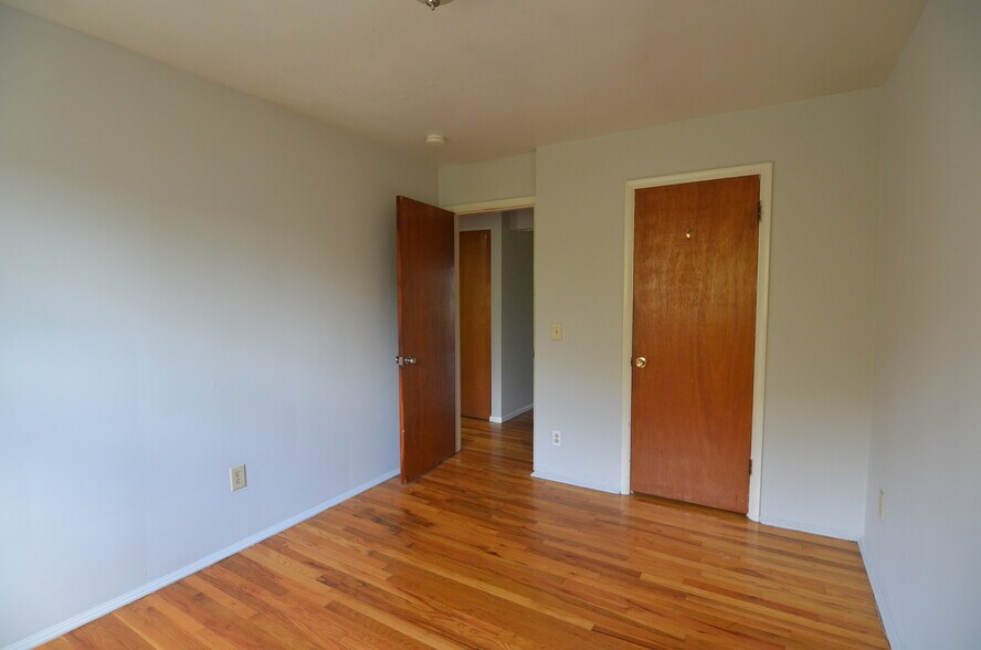 Building Photo - 8441 Cottonwood Dr