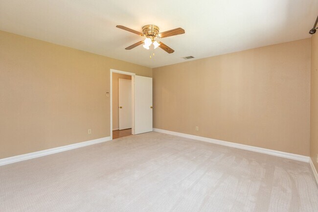 Building Photo - 2623 Longleaf Pines Ln