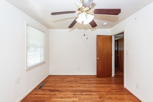 Building Photo - 453 Wade Hampton Dr