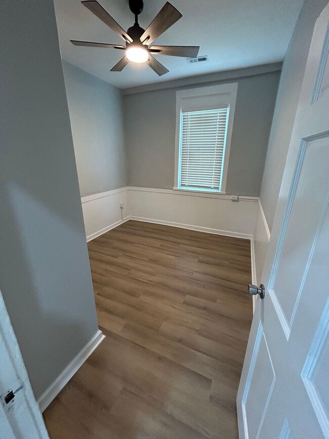 Building Photo - 98 Lee Ave