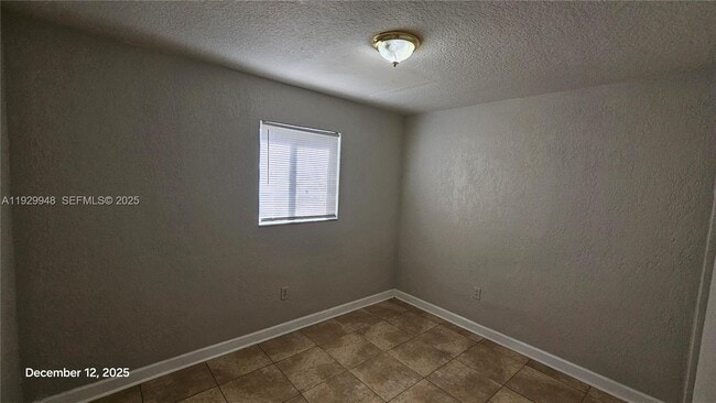 Building Photo - 1040 N 70th Ave