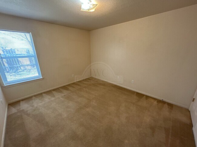 Building Photo - 509 W Ave B Ave