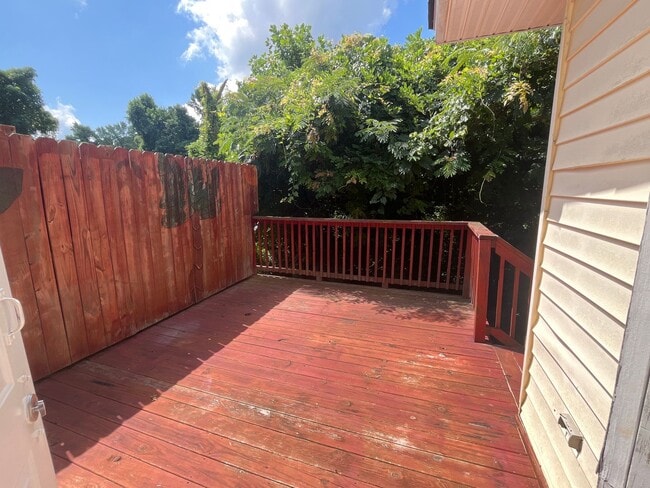 Building Photo - 2 Bed 1.5 Bath Duplex