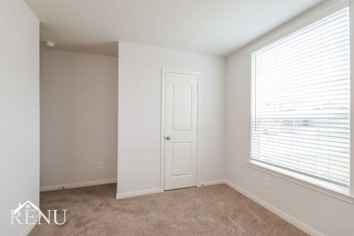 Building Photo - 10478 Sweetwater Creek Dr