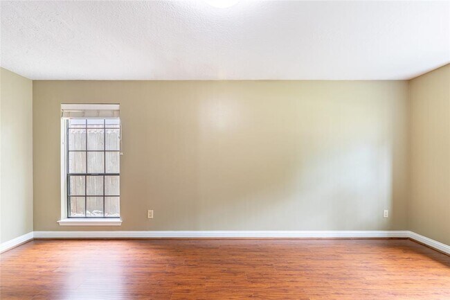 Building Photo - 2414 Cypress Hill