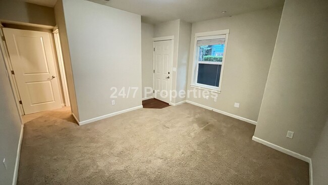Building Photo - Beautiful 3 BD I 3.5 BA Townhome w/ Double...