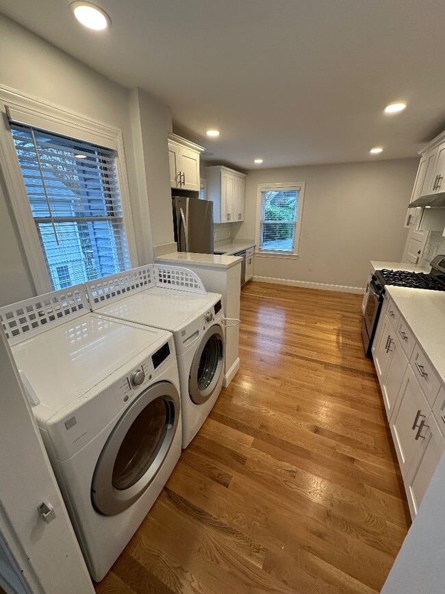 Building Photo - 151 Edinboro St