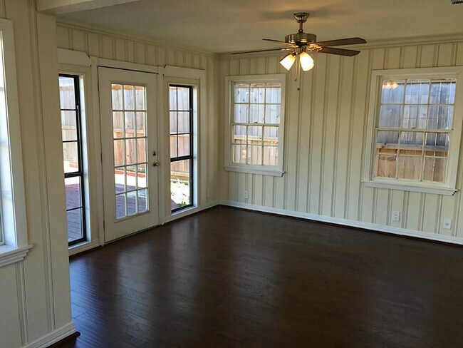 Building Photo - 5536 Jessamine St