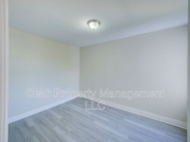 Building Photo - 12 Adella Ave