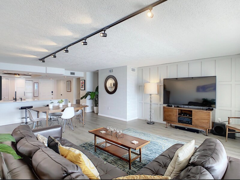 Building Photo - 175 Jimmy Buffett Mem Hwy