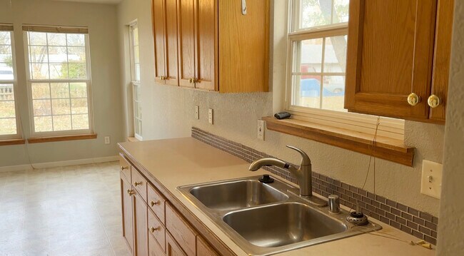 Building Photo - 847 Locust St