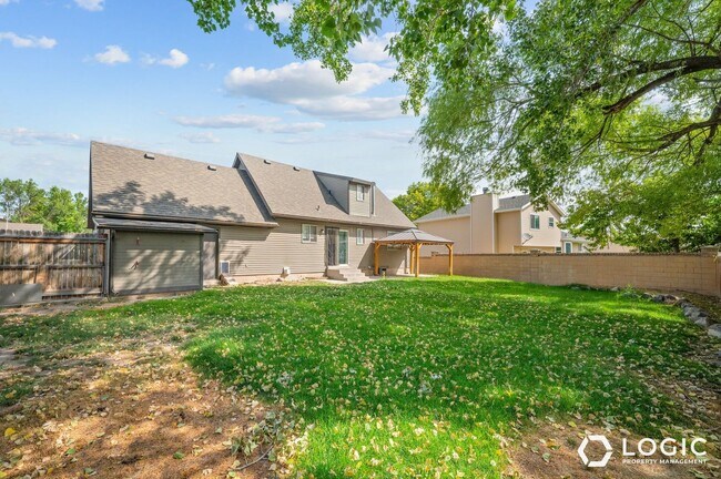 Building Photo - 5155 Saguaro Dr