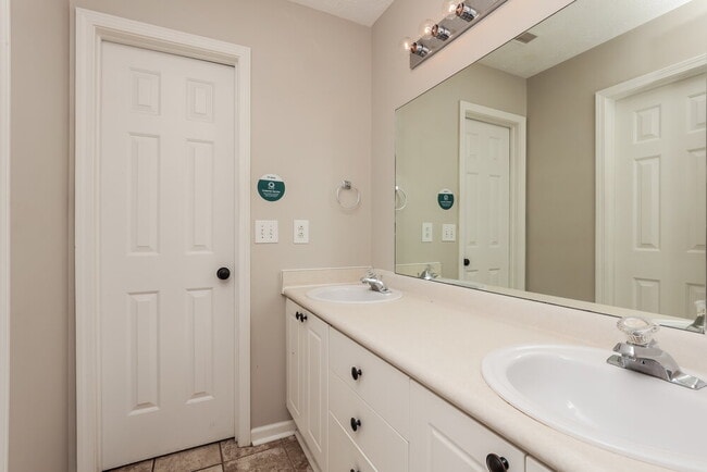 Building Photo - 505 Chinquapin Pl