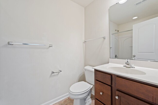 Building Photo - 2 Bedroom, 2.5 Bath townhome in Thompson Ridge with new LVP flooring downstairs.