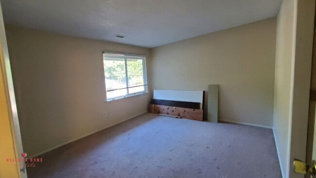 Building Photo - 2 bedroom townhome condo with AMAZING view...