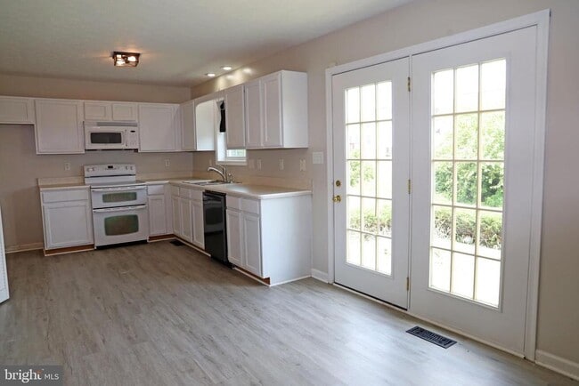 Building Photo - 307 Dinali Dr