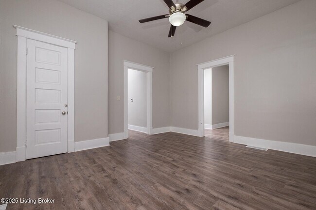 Building Photo - 925 W Evelyn Ave