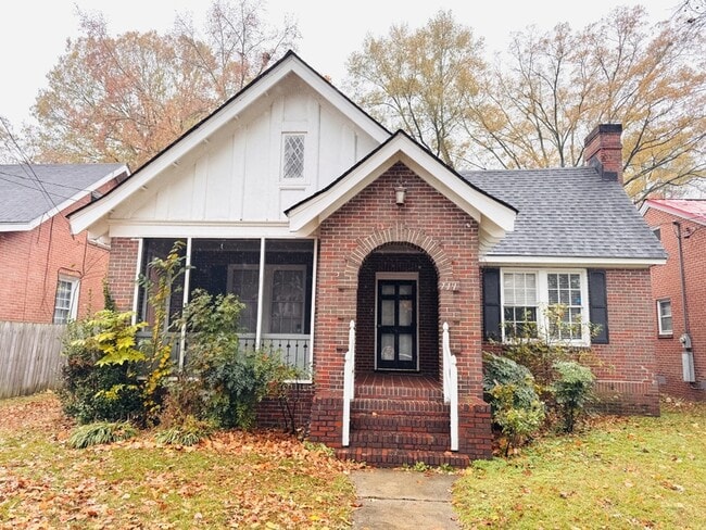 Building Photo - 711 Kenan St W