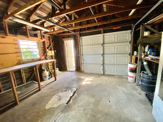 Building Photo - Adorable Home in Mid-town Sacramento!