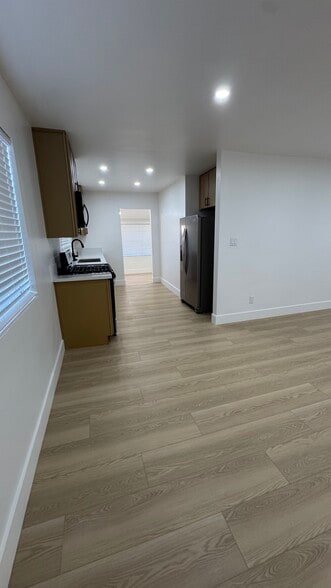 Building Photo - 3443 E 8th St