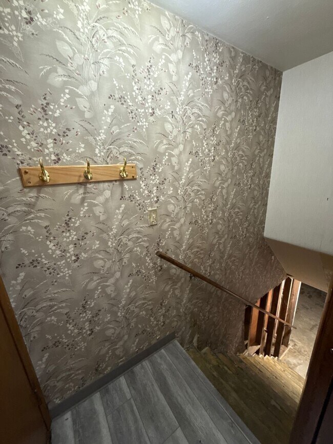 Building Photo - 1021 5th Ave SW