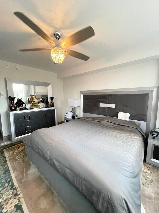 Building Photo - 17275 Collins Ave