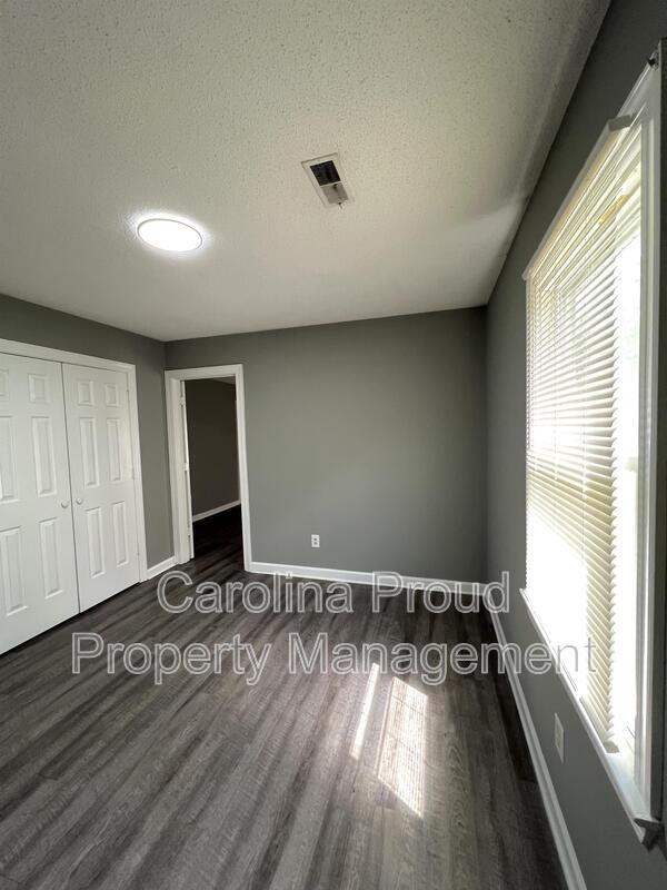 Building Photo - 487 Huntingridge Rd