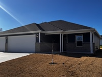 Building Photo - 935 N Labrador Ave