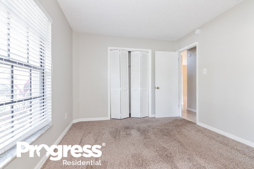 Building Photo - 1440 Tiverton Dr