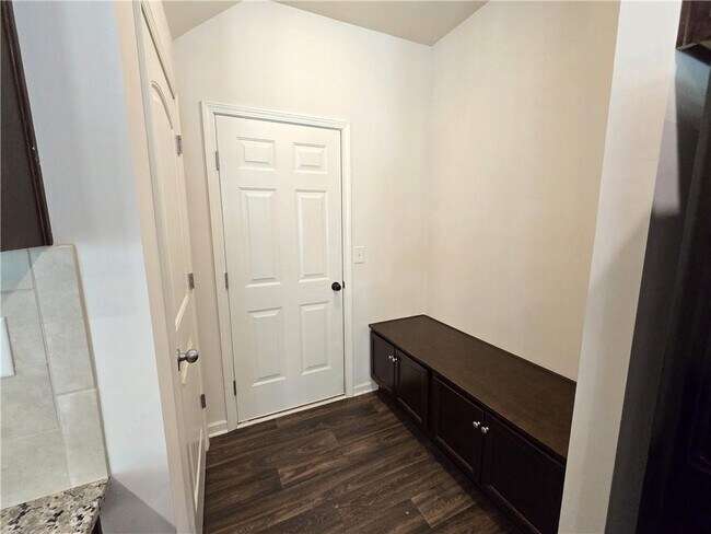 Building Photo - 1043 Blind Brook Cir