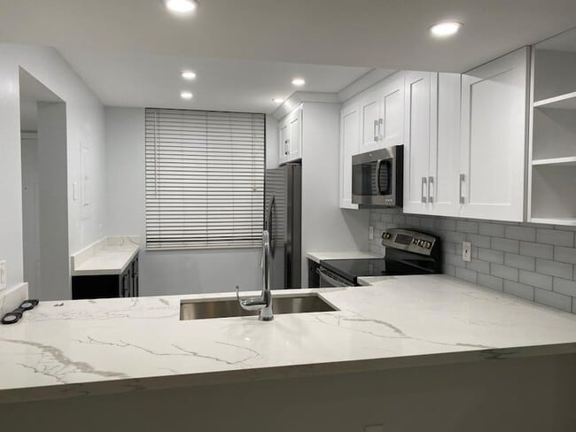 Building Photo - 1520 Whitehall Dr