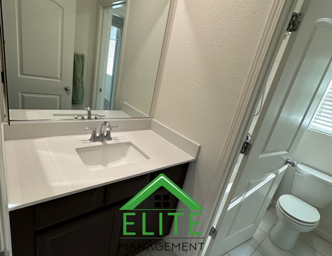 Building Photo - Spacious 4-Bedroom Home in Sought-After No...