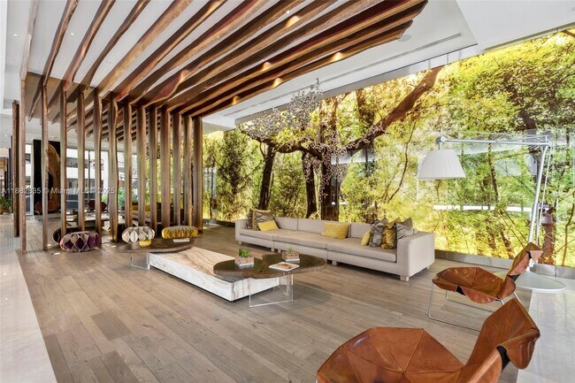 Building Photo - 1010 Brickell Ave